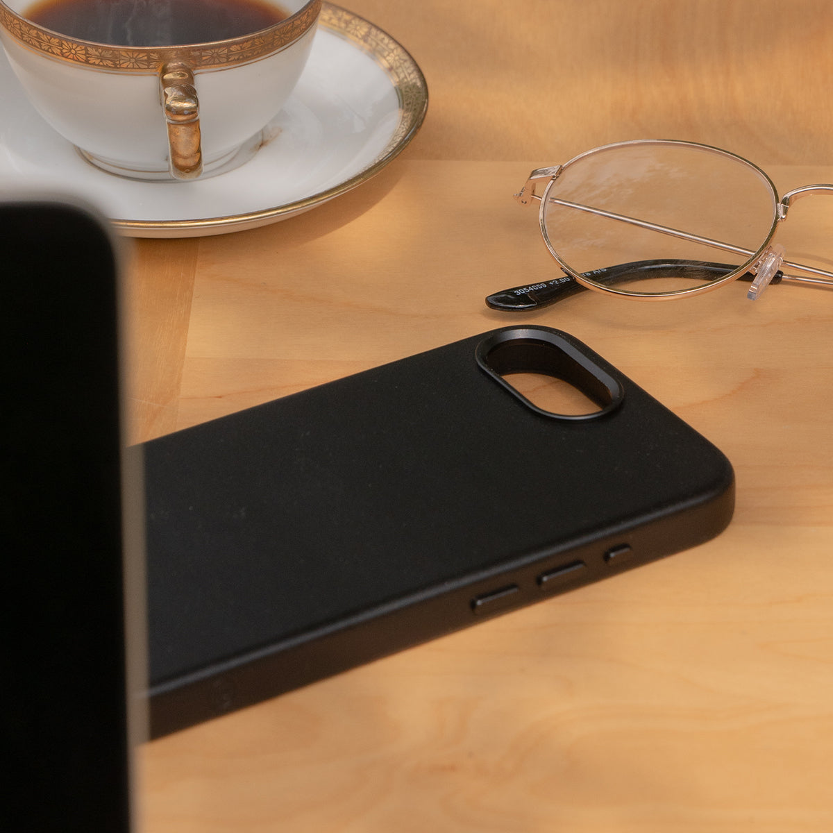 iPhone 16e Leather Shell Case Metal, MagSafe - Black