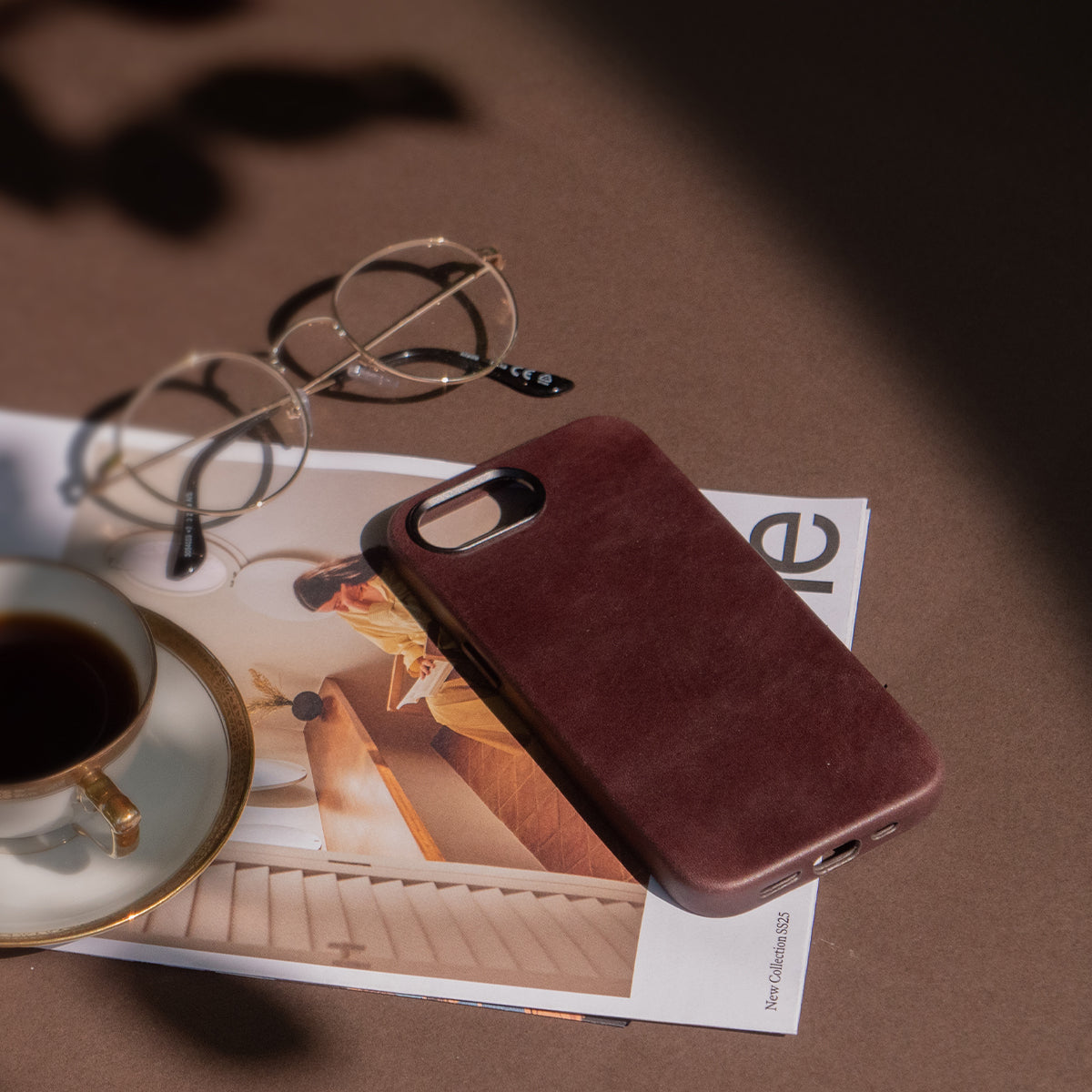 iPhone 16e Leather Shell Case Metal, MagSafe - Dark Brown