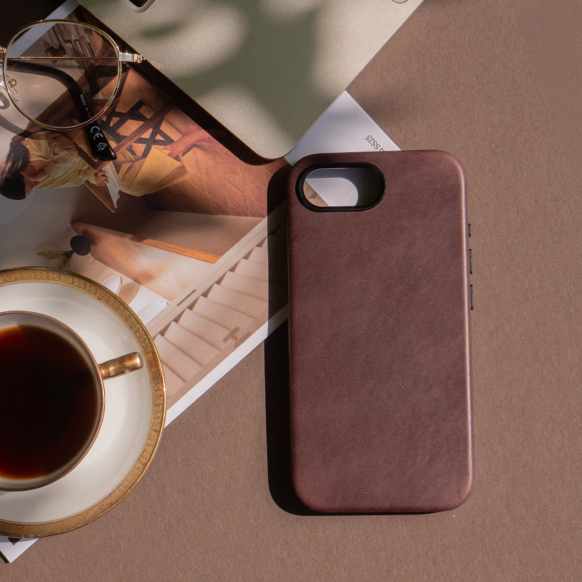 iPhone 16e Leather Shell Case Metal, MagSafe - Dark Brown