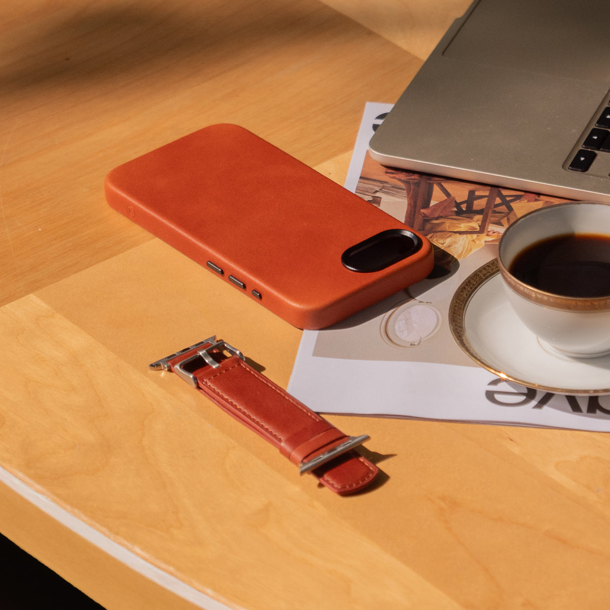 iPhone 16e Leather Shell Case Metal, MagSafe - Saddle Brown