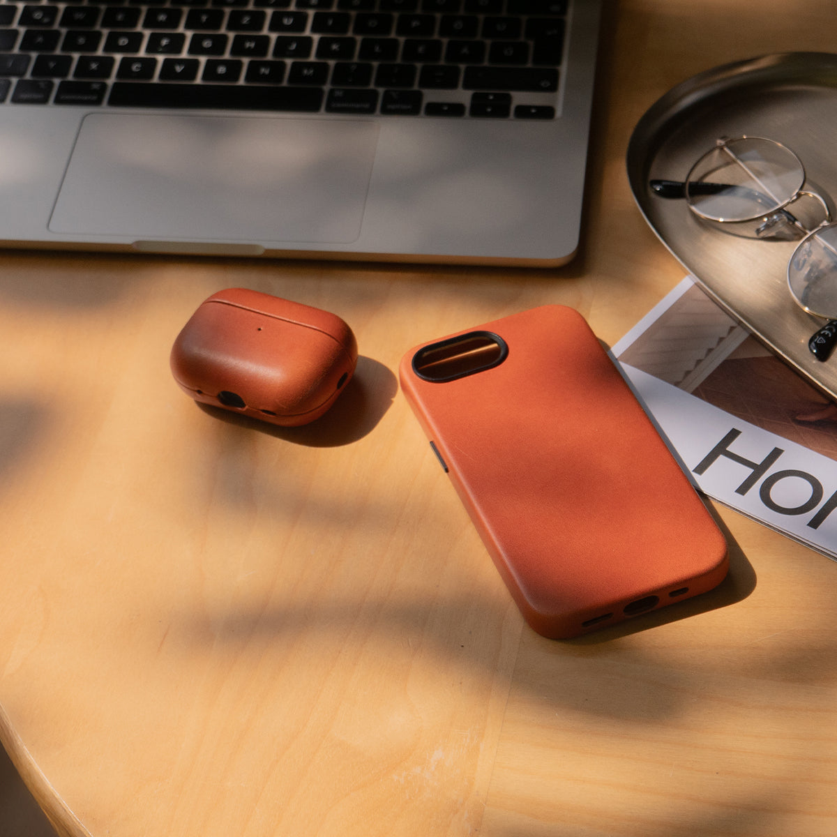 iPhone 16e Leather Shell Case Metal, MagSafe - Saddle Brown