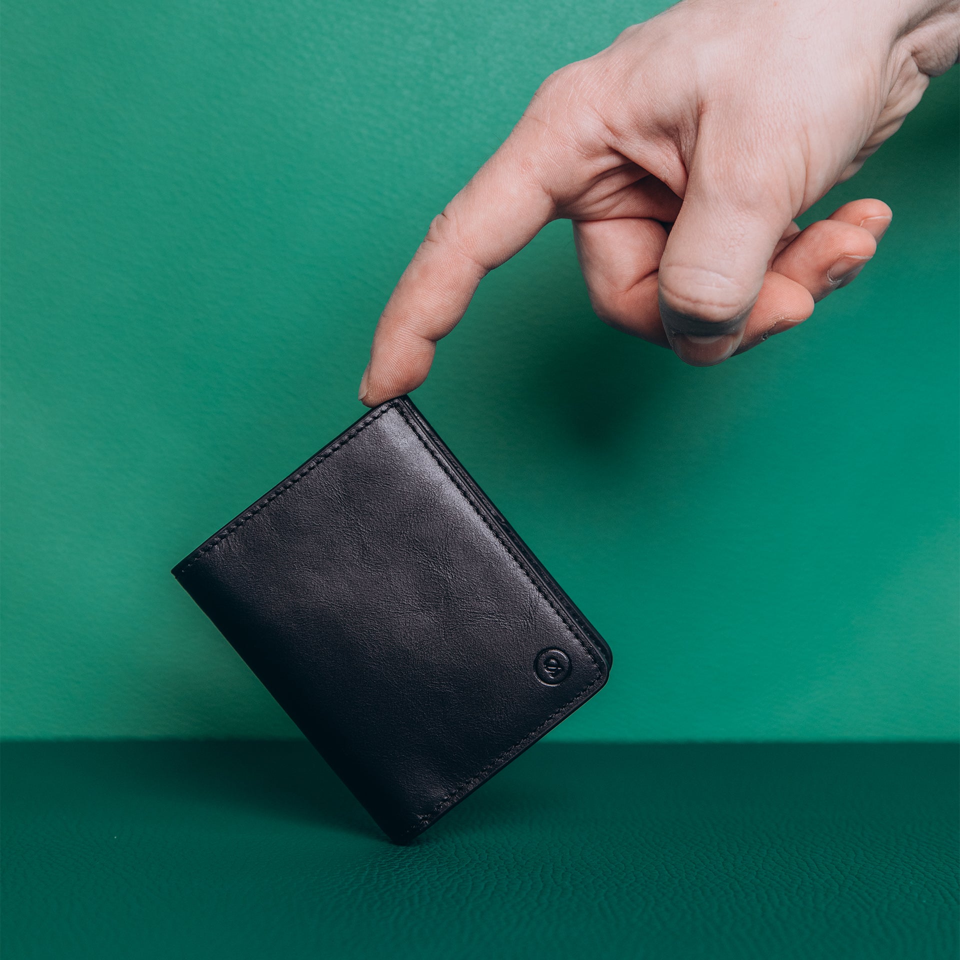 Super Slim Bi-fold wallet - Black - RYAN London