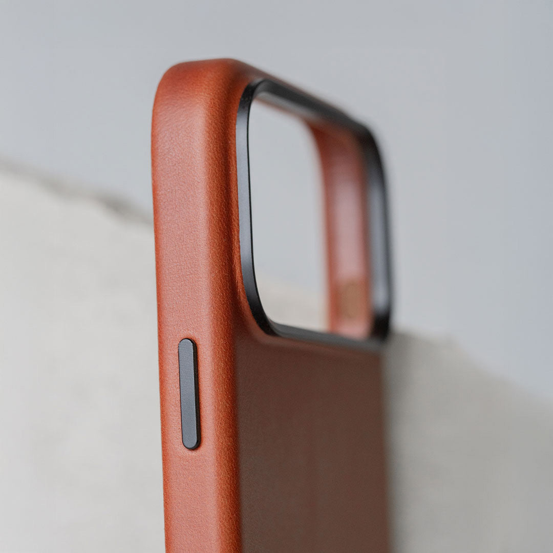 Leather iPhone 17 Pro Max Shell Case Metal, MagSafe - Saddle Brown