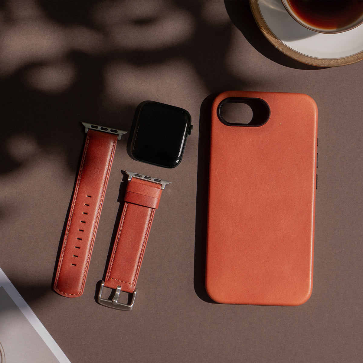 iPhone 16e Leather Shell Case Metal, MagSafe - Saddle Brown