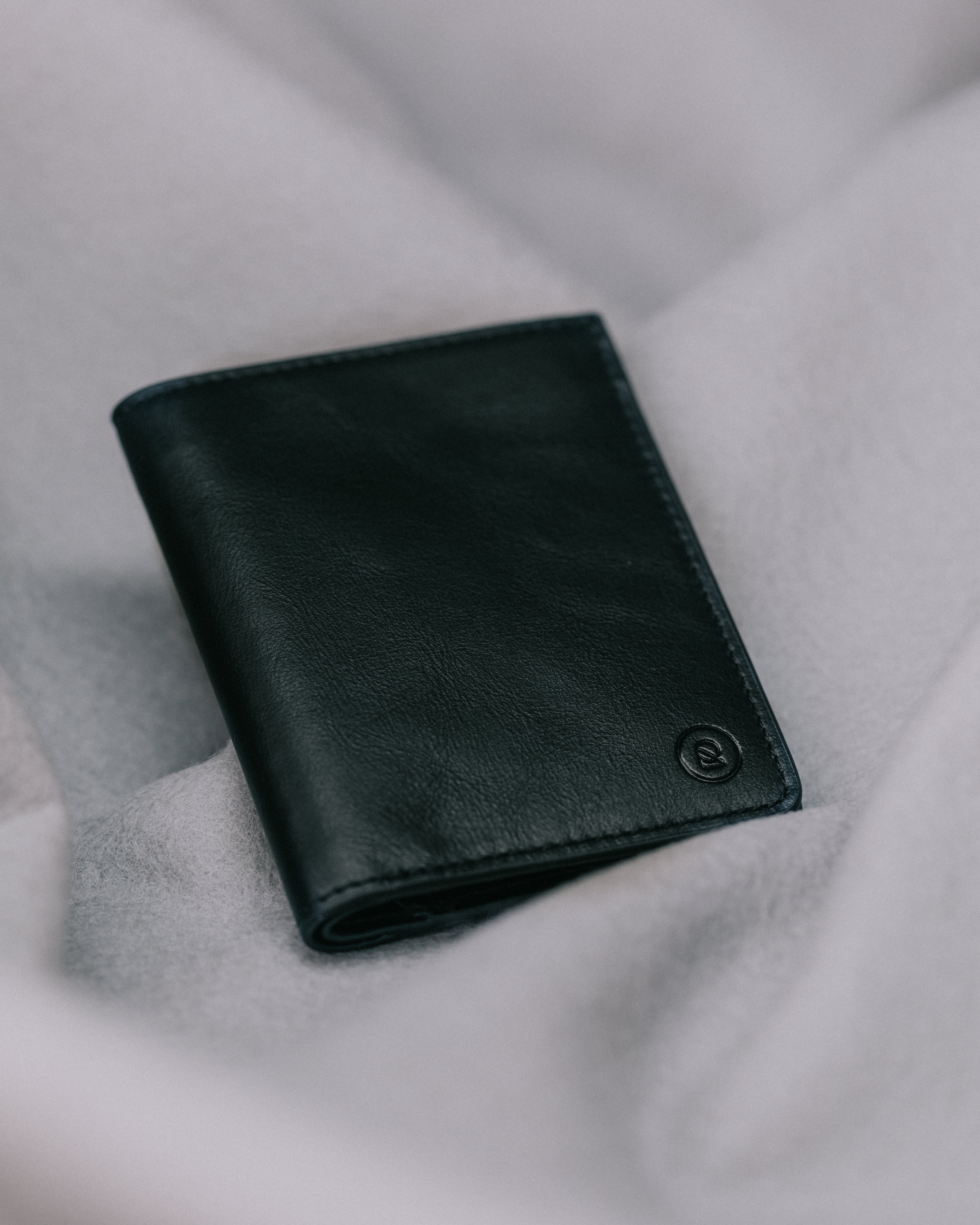 Super Slim Bi-fold wallet - Black