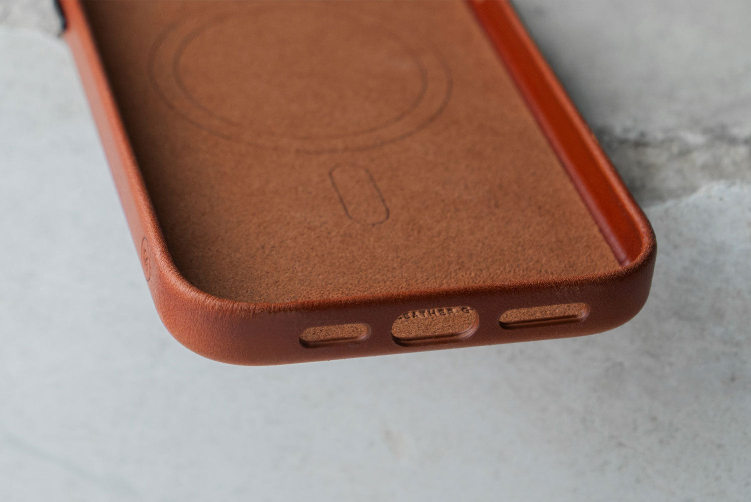 Leather iPhone 17e Shell Case Metal, MagSafe - Dark Brown - RYAN