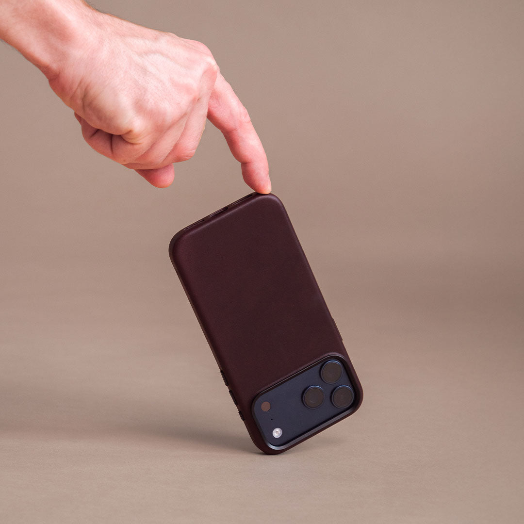 iPhone17用レザーケース RyanLondon Leather iPhone 17 Shell Case Metal, MagSafe - Dark Brown - RYAN London