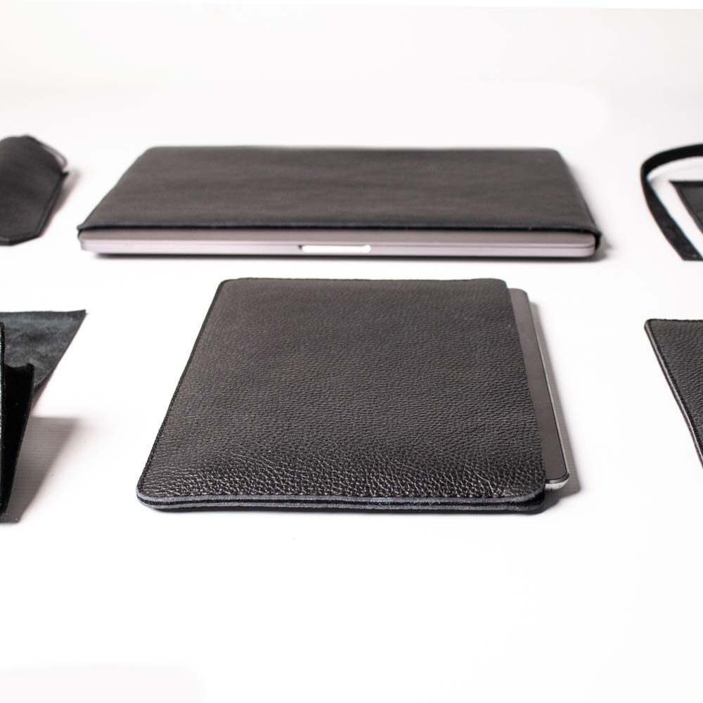 Luxury Leather Macbook Pro 16&quot; Sleeve - Black and Black - RYAN London